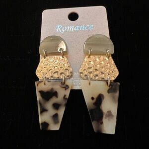 Tortoise Shell and Gold Patterned Earrings NWT